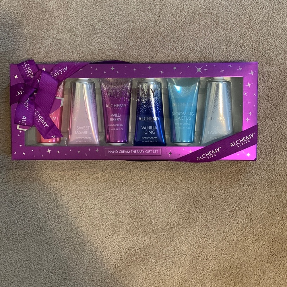 NWT Alchemy Hand Cream Therapy Gift Set of 6